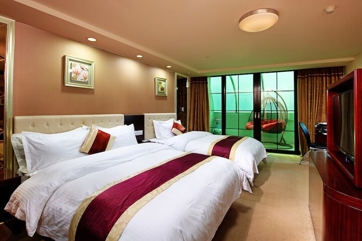 Room 19 of 35