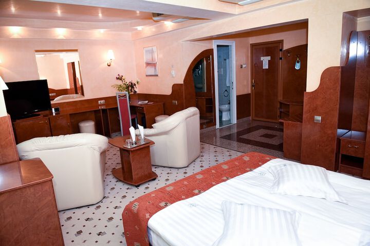 Room 17 of 27
