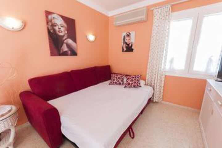 Room 7 of 19