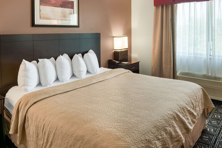 1 King Bed (1 of 7)