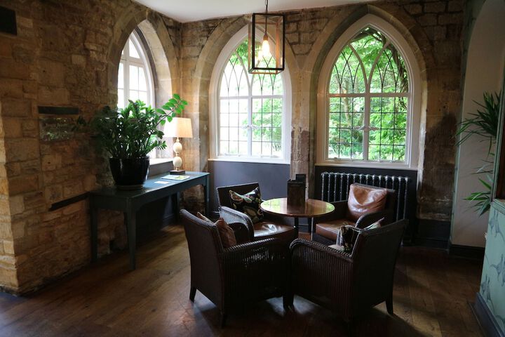 Lounge 62 of 76