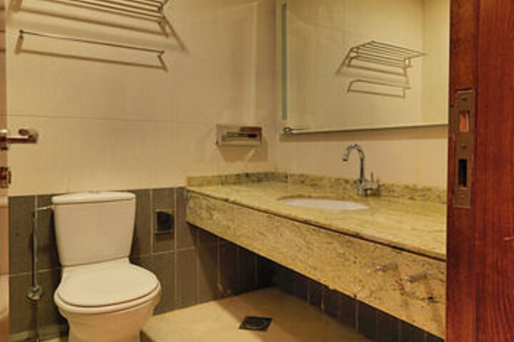 Room 4 of 27