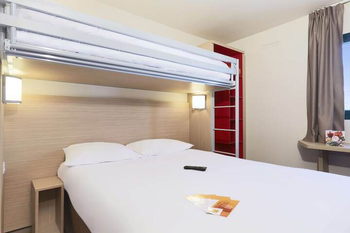 Room 8 of 28
