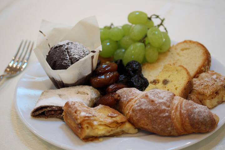 Breakfast/Coffee Service 216 of 253