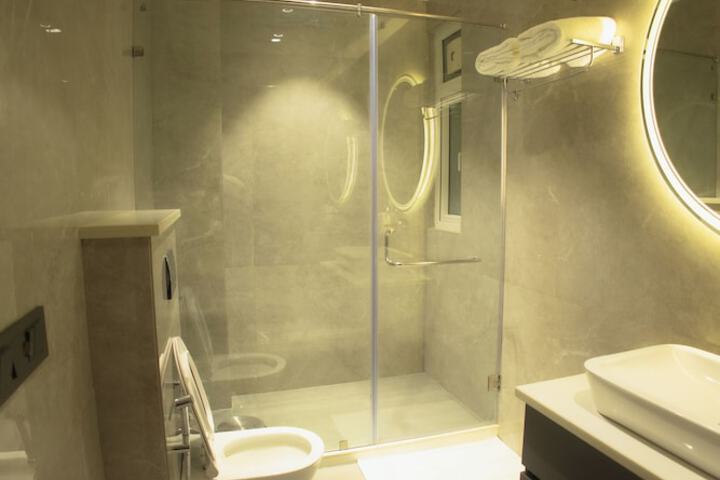 Room 32 of 47