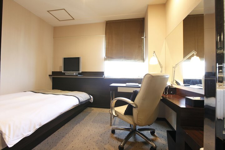 Room 10 of 38