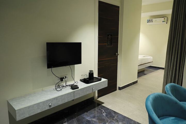 Room 8 of 13