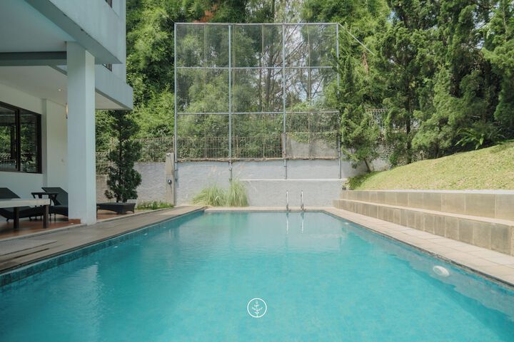 Pool Hotel