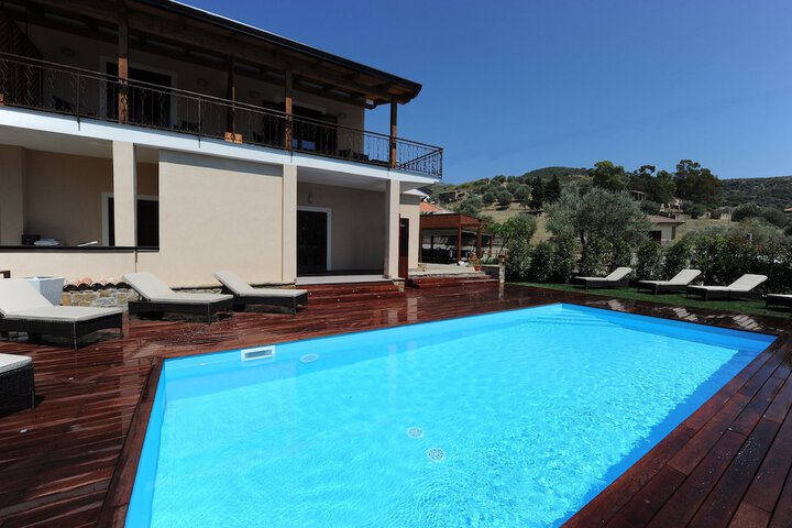 Pool 22 of 29