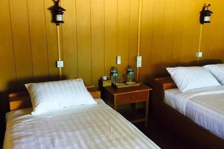 Room 7 of 16