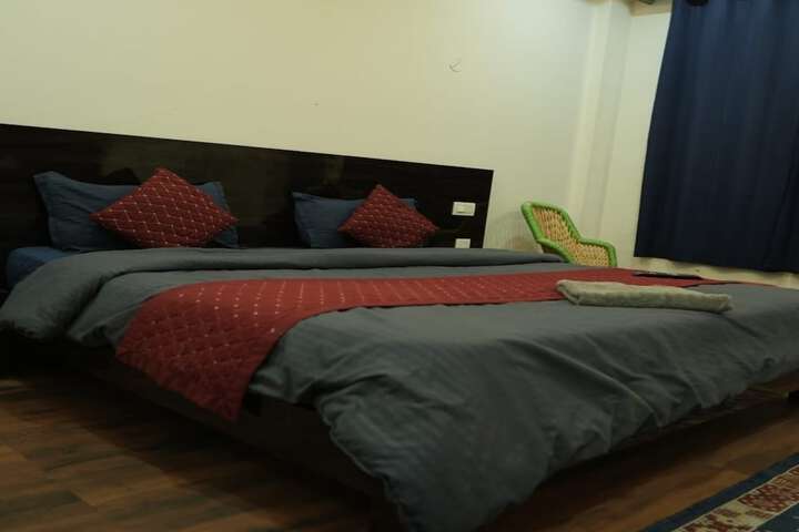 Room 3 of 16
