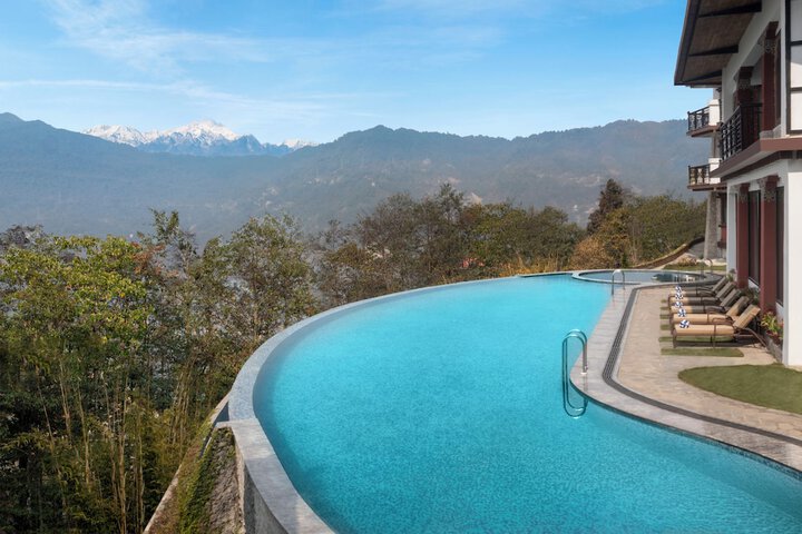 Pool 10 of 26