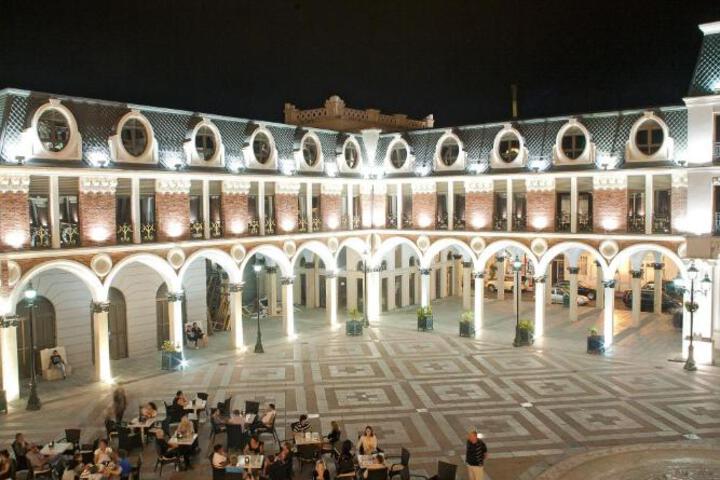 Piazza Four Colours