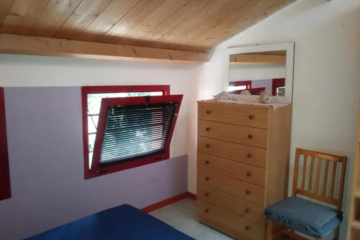 Room 4 of 12
