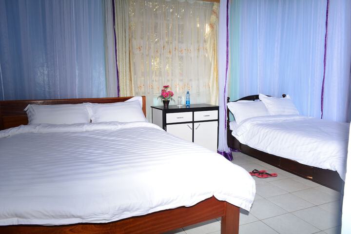 Room 6 of 25