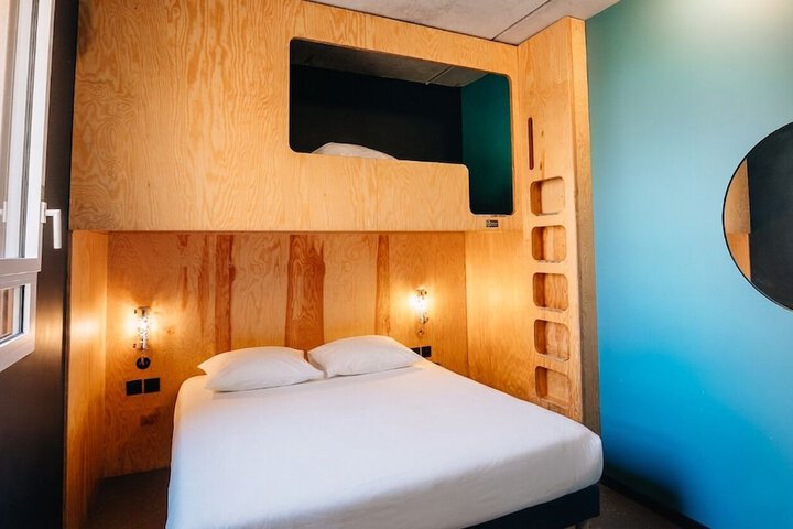 Room 17 of 34