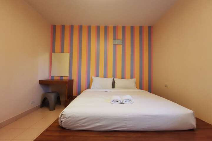 Room 3 of 79