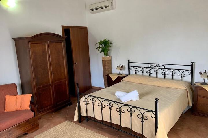 Room 6 of 35