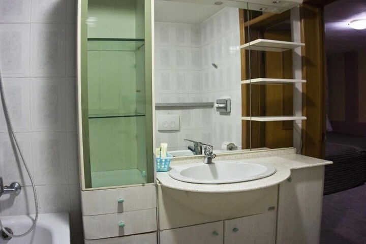 Room 46 of 64