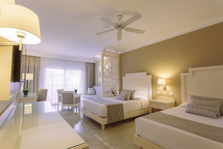 Room 3 of 79