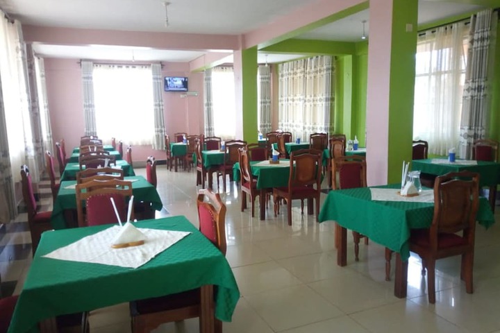 Dining 9 of 17