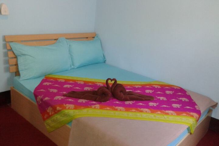 Room 4 of 18