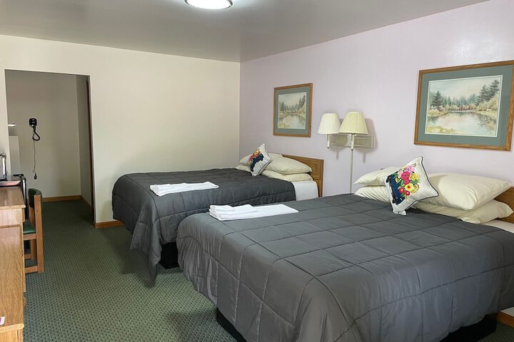 Economy Double Room 2 Double Beds (6 of 9)