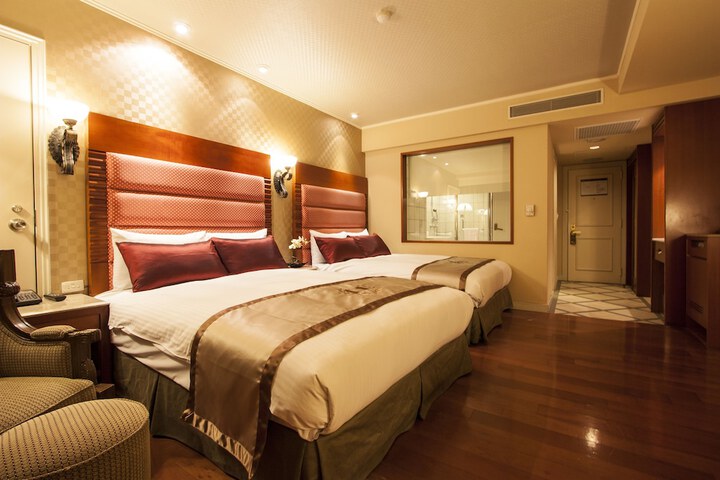 Room 8 of 55