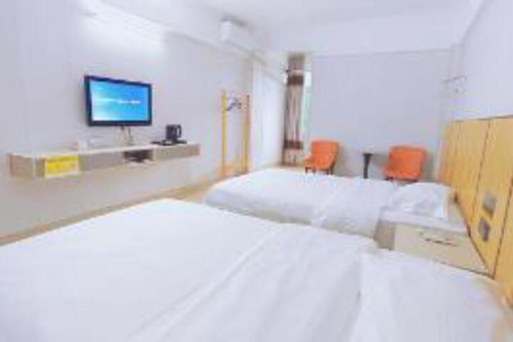 Room 4 of 6