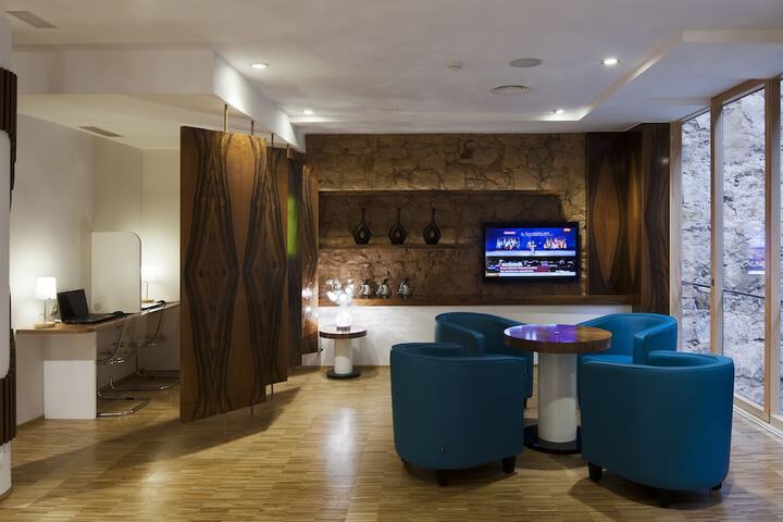 Hotel Interior 6 of 32
