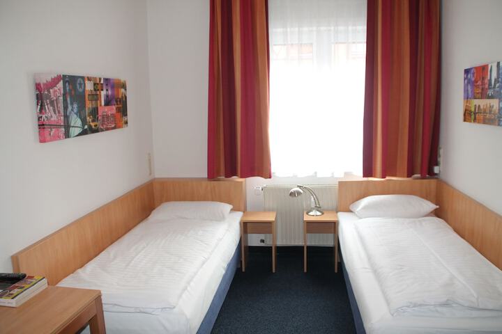 Room 2 of 10