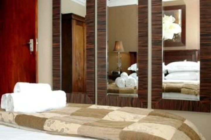 Room 7 of 14