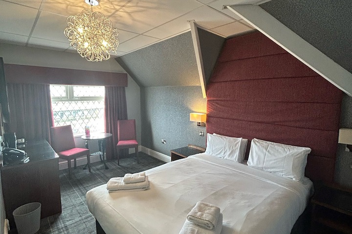 Room 12 of 32