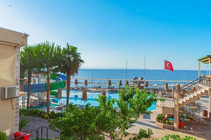 Hotel Pool