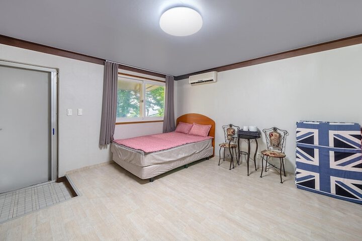 Room 40 of 100