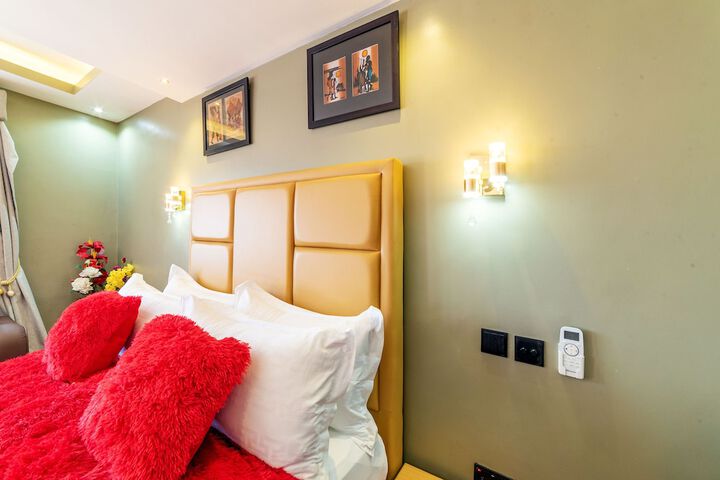 Room 9 of 93
