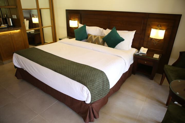 Room 15 of 98