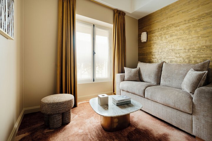 Room 9 of 30