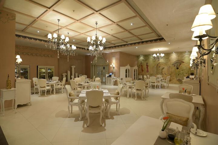 Dining 84 of 133