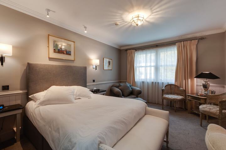 Room 4 of 33