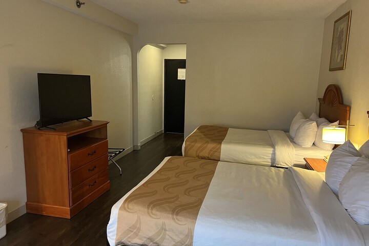 Room 10 of 34