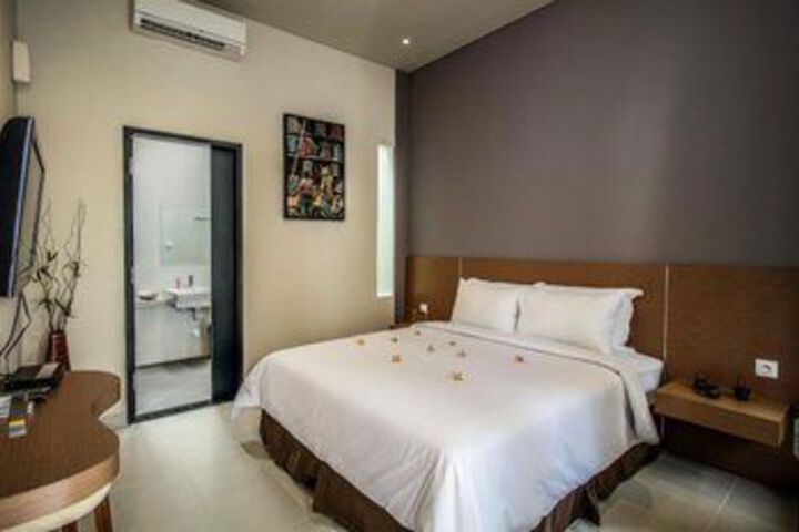 Room 9 of 13