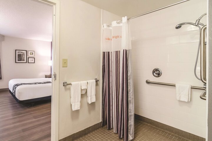 Room 32 of 53