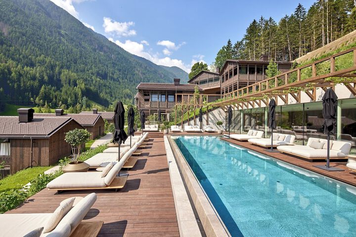 Pool 13 of 27