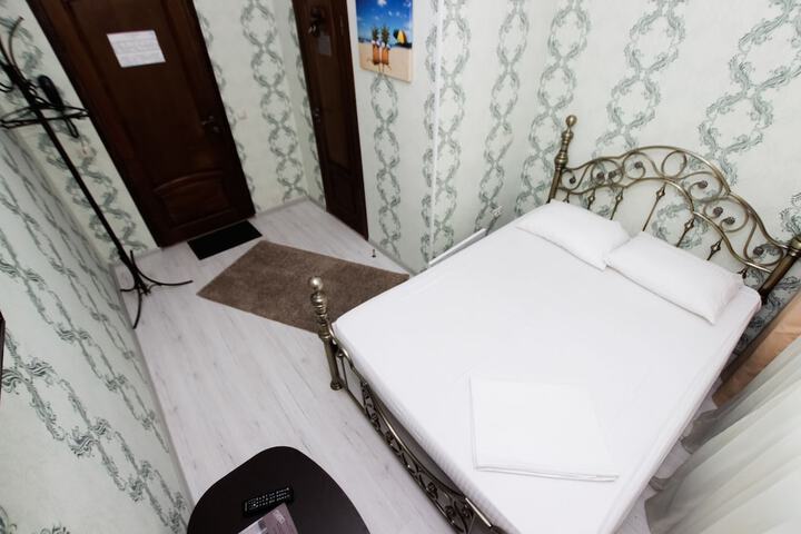 Room 6 of 6