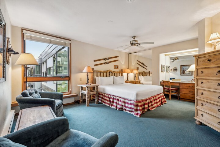 Room 28 of 215