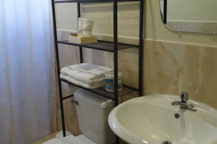 Room 6 of 8