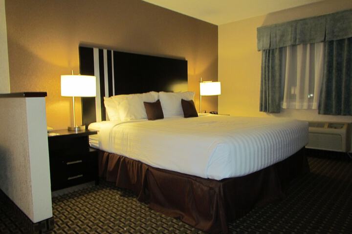 1 King Bed (6 of 13)