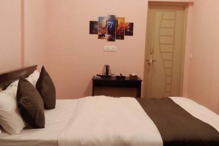 Room 35 of 195