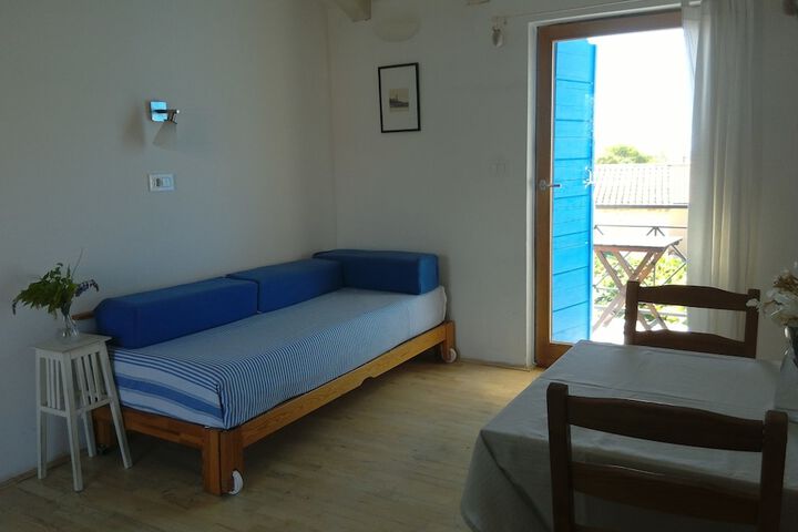 Room 12 of 91